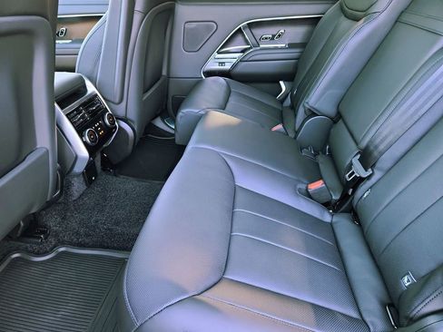 New 2025 Land Rover Range Rover Long Wheelbase SE image 5