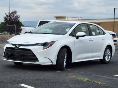 Used 2023 Toyota Corolla LE w/ LE Convenience Package FWD image 24