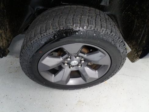 Used 2020 RAM 1500 Big Horn w/ Built-to-serve Edition image 27