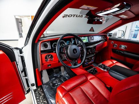 Used 2023 Rolls-Royce Phantom Sedan image 48