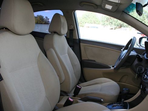 Used 2013 Hyundai Accent GLS FWD image 22