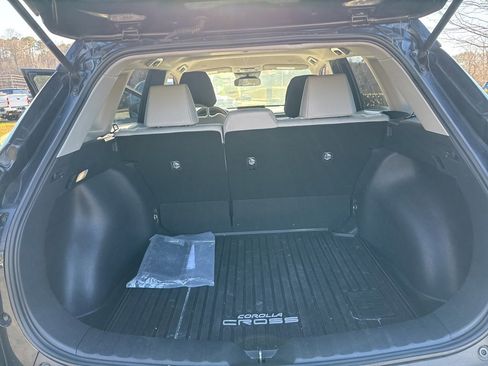 Used 2023 Toyota Corolla Cross L image 11