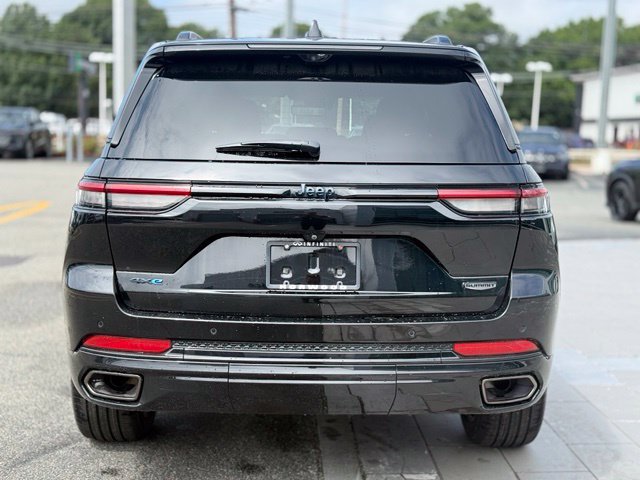 Used 2023 Jeep Grand Cherokee Summit AWD/4WD image 5