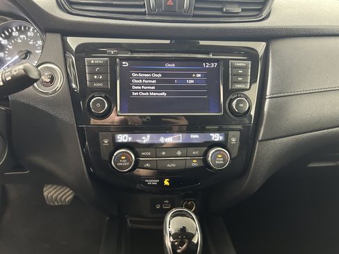 Used 2020 Nissan Rogue SV AWD/4WD image 19