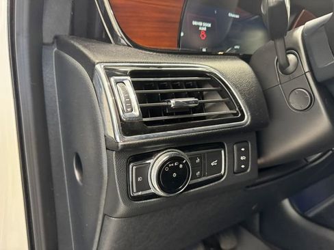 Used 2018 Lincoln Navigator Select w/ Technology Package image 34