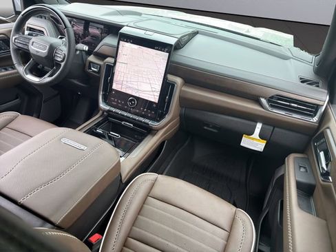 New 2026 GMC Yukon Denali Ultimate w/ LPO, Floor Liner Package AWD/4WD image 22