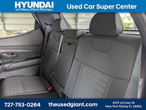 Used 2025 Hyundai Santa Cruz SE FWD image 14