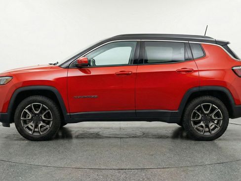 Used 2025 Jeep Compass Trailhawk image 3