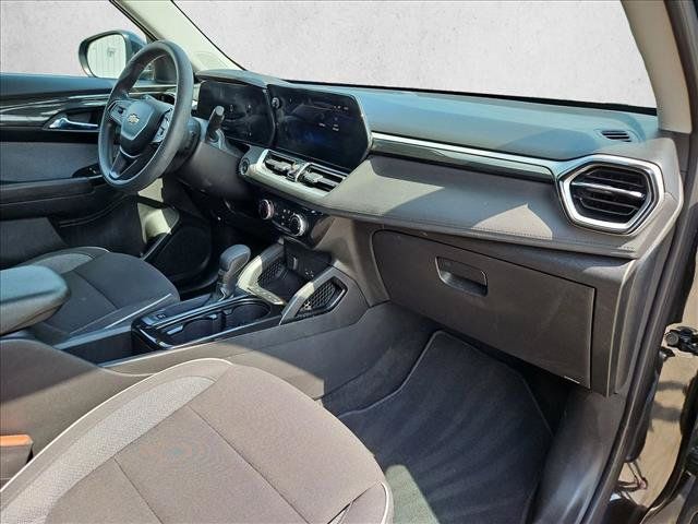 Used 2024 Chevrolet TrailBlazer LT w/ Driver Confidence Package AWD/4WD image 19