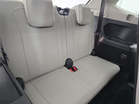 Used 2019 Volkswagen Tiguan SE w/ Panoramic Sunroof Package FWD image 12