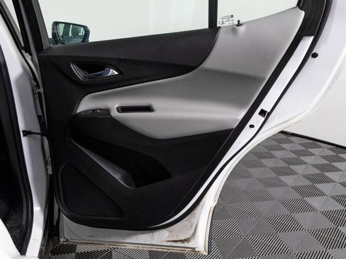 Used 2020 Chevrolet Equinox LS image 37