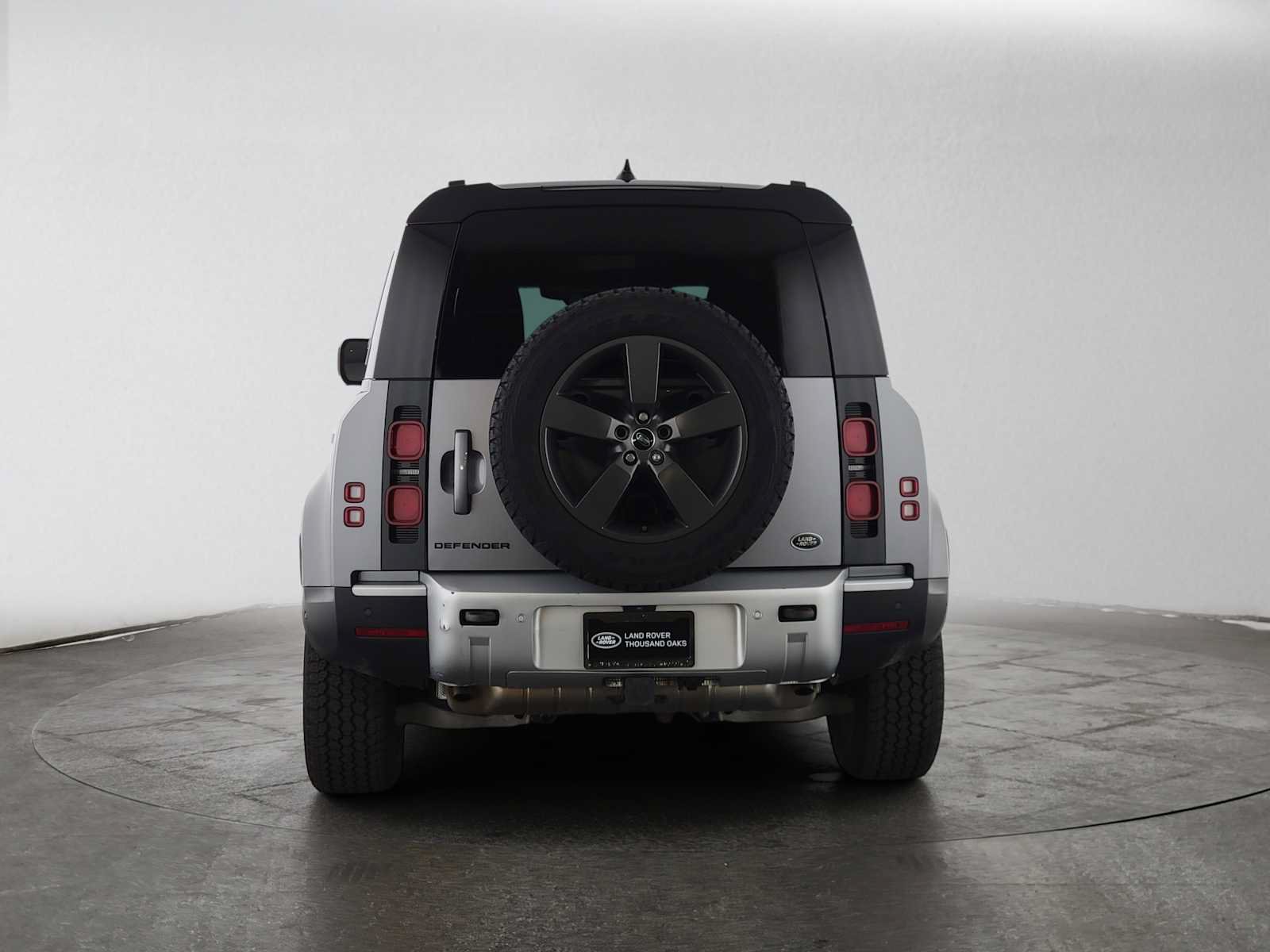 Used 2023 Land Rover Defender 110 S AWD/4WD image 4