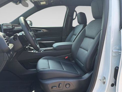 New 2026 Chevrolet Traverse LT w/ LPO, Floor Liner Package AWD/4WD image 9