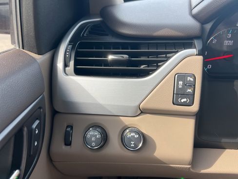 Used 2019 GMC Yukon XL SLT w/ Open Road Package image 9