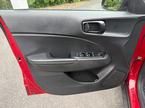 Used 2024 Hyundai Venue Limited FWD image 21