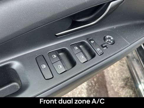 Certified 2025 Hyundai Elantra Sport FWD image 9