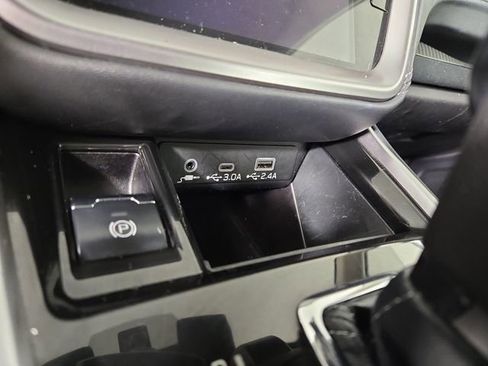 Used 2023 Subaru Outback Premium AWD/4WD image 25
