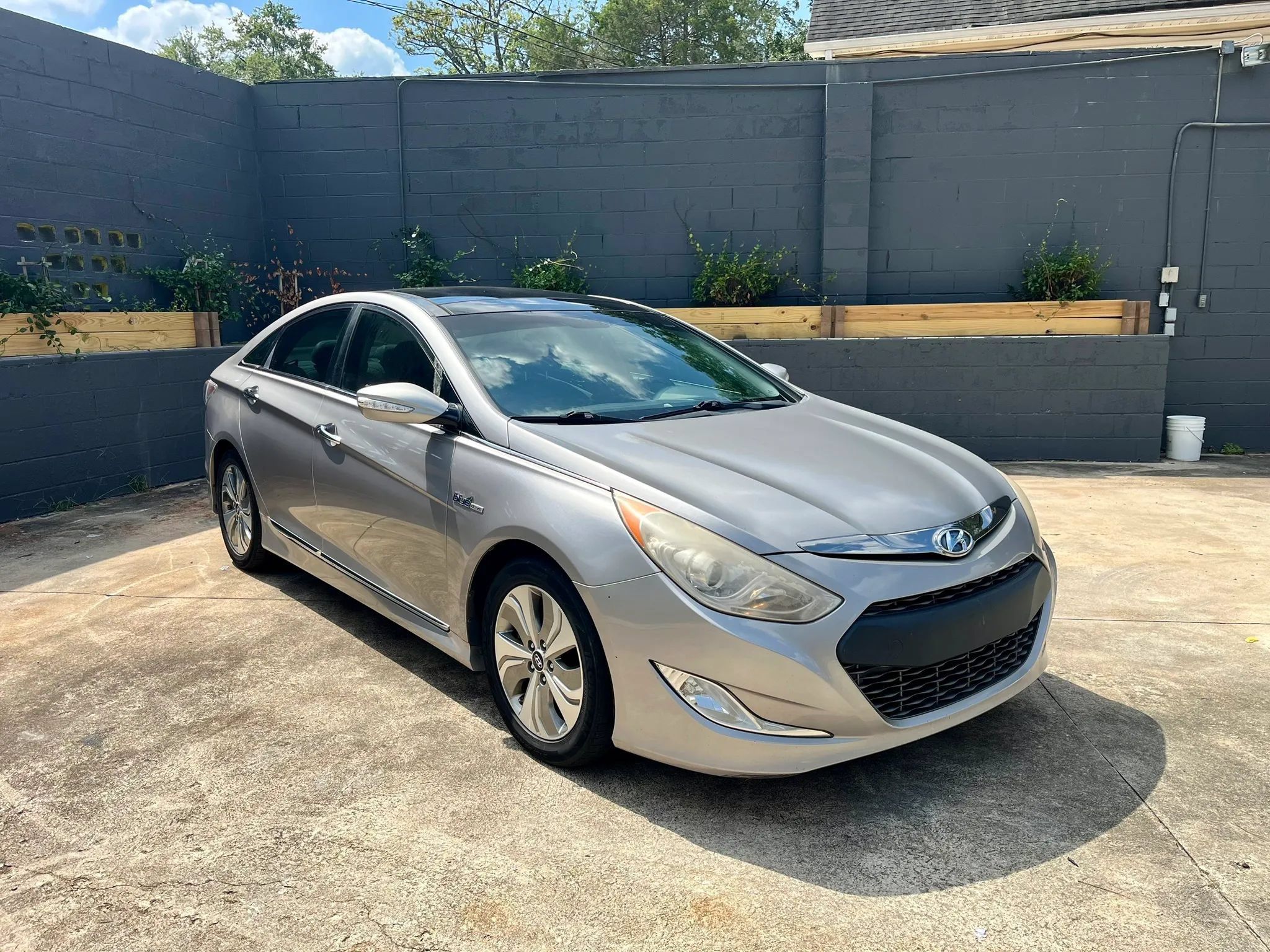 Used 2014 Hyundai Sonata Limited w/ Panoramic Sunroof Package 02 FWD image 3
