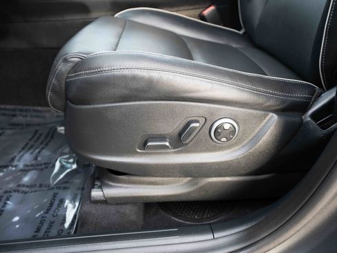 Used 2023 Genesis GV70 2.5T w/ Advanced Package image 12