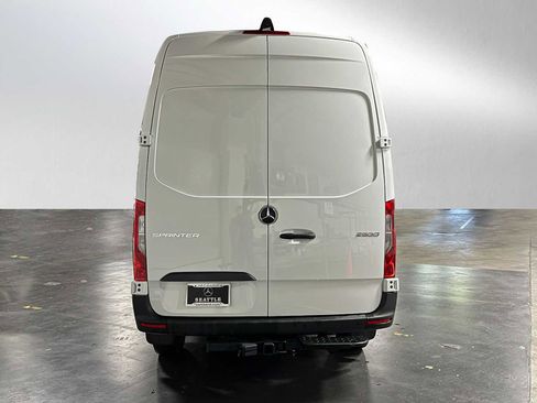 Used 2025 Mercedes-Benz Sprinter 2500 image 4