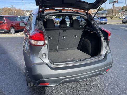 Used 2019 Nissan Kicks SV image 32