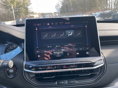 New 2026 Jeep Compass Limited image 24