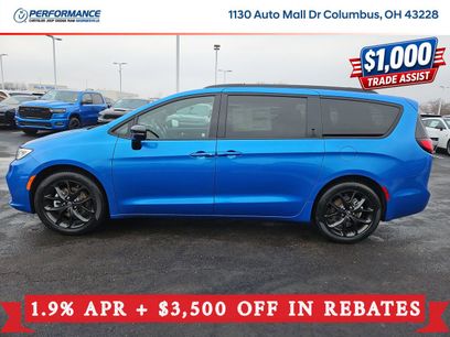 New 2026 Chrysler Pacifica Select w/ S Appearance Package