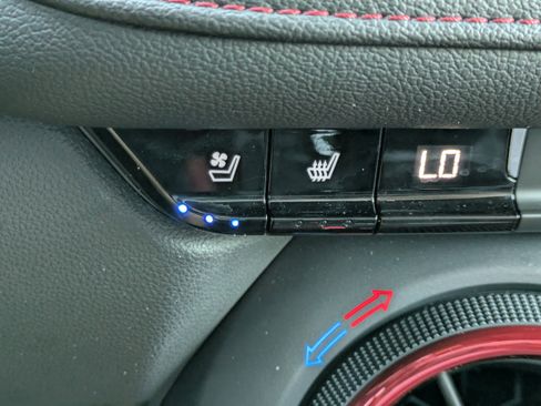 Used 2021 Chevrolet Blazer RS w/ Enhanced Convenience Package image 30