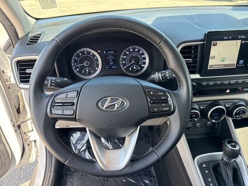 Used 2020 Hyundai Venue SEL w/ Convenience + Premium Package FWD image 15
