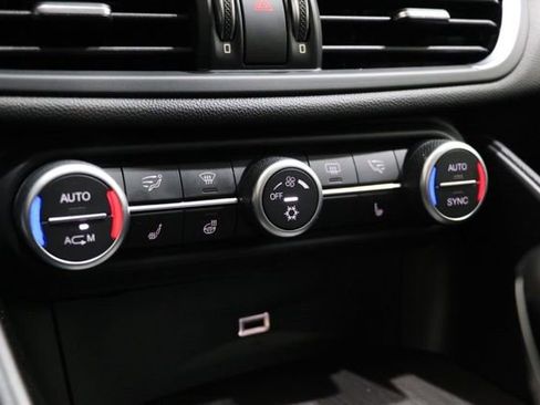 Used 2017 Alfa Romeo Giulia Ti w/ TI 19" Sport Package AWD/4WD image 25