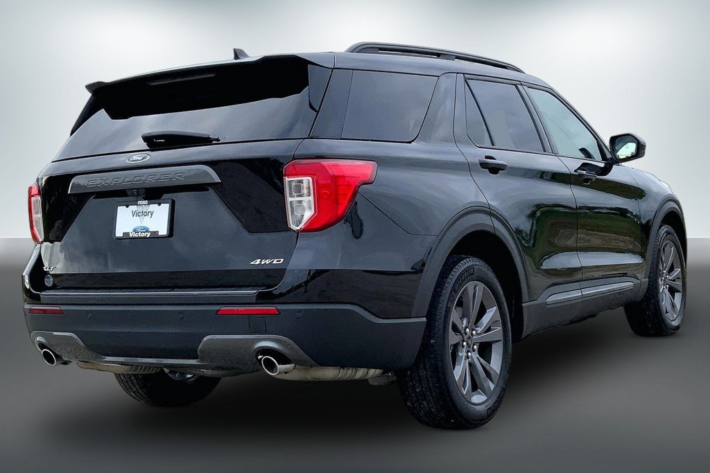 Used 2023 Ford Explorer XLT w/ Equipment Group 202A AWD/4WD image 12