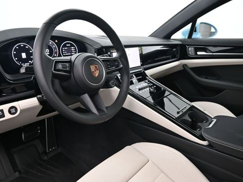 Used 2026 Porsche Panamera image 4