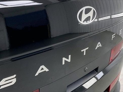 Certified 2025 Hyundai Santa Fe SE image 9