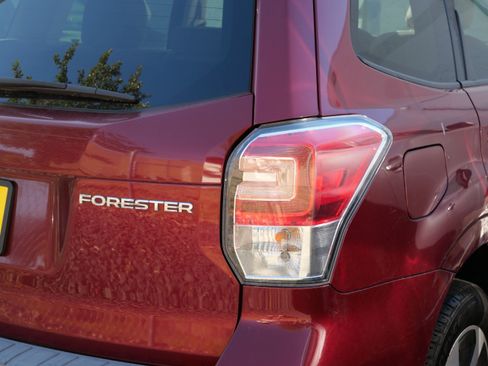Used 2018 Subaru Forester 2.5i Premium w/ All-Weather Package AWD/4WD image 8