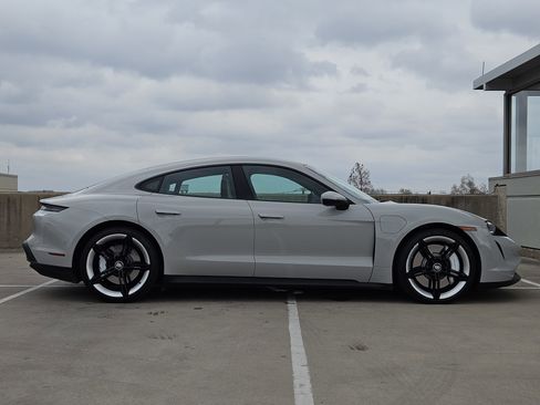 Used 2021 Porsche Taycan image 9