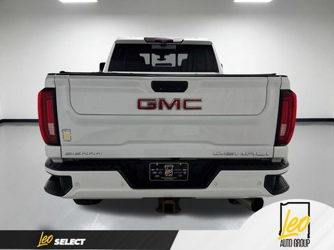 Used 2022 GMC Sierra 3500 Denali w/ Technology Package AWD/4WD image 9