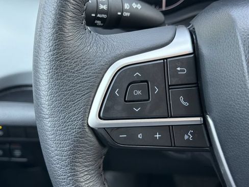 Used 2025 Toyota Sienna XLE FWD image 20