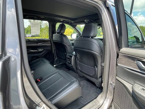 Certified 2025 Jeep Grand Cherokee Limited w/ Luxury Tech Group II AWD/4WD image 47