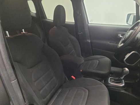 Used 2020 Jeep Renegade Latitude FWD image 21