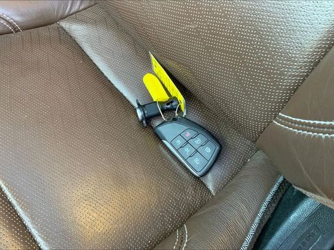 Used 2021 Chevrolet Suburban High Country w/ Premium Package image 14