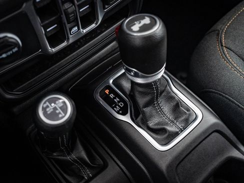 Used 2024 Jeep Wrangler Unlimited image 33