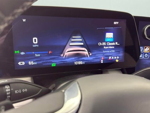 Used 2025 Chevrolet Equinox EV LT image 21