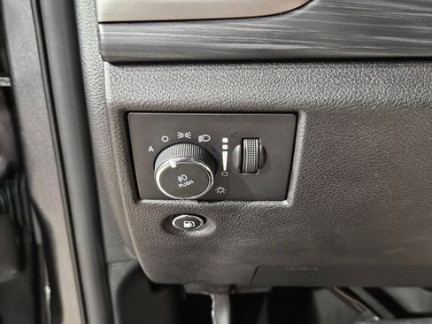 Used 2020 Jeep Grand Cherokee Altitude RWD image 25