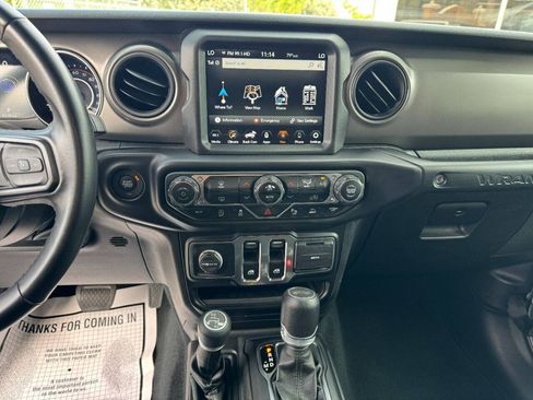 Used 2022 Jeep Wrangler Sport AWD/4WD image 16