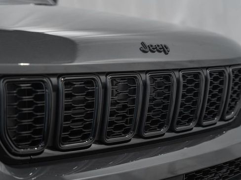 New 2025 Jeep Grand Cherokee L Altitude image 11