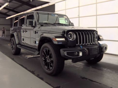 Used 2023 Jeep Wrangler Unlimited Sahara w/ Cold Weather Group AWD/4WD image 3