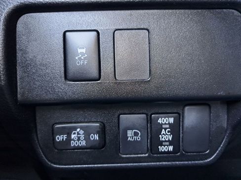 Used 2022 Toyota Tacoma TRD Off-Road image 15