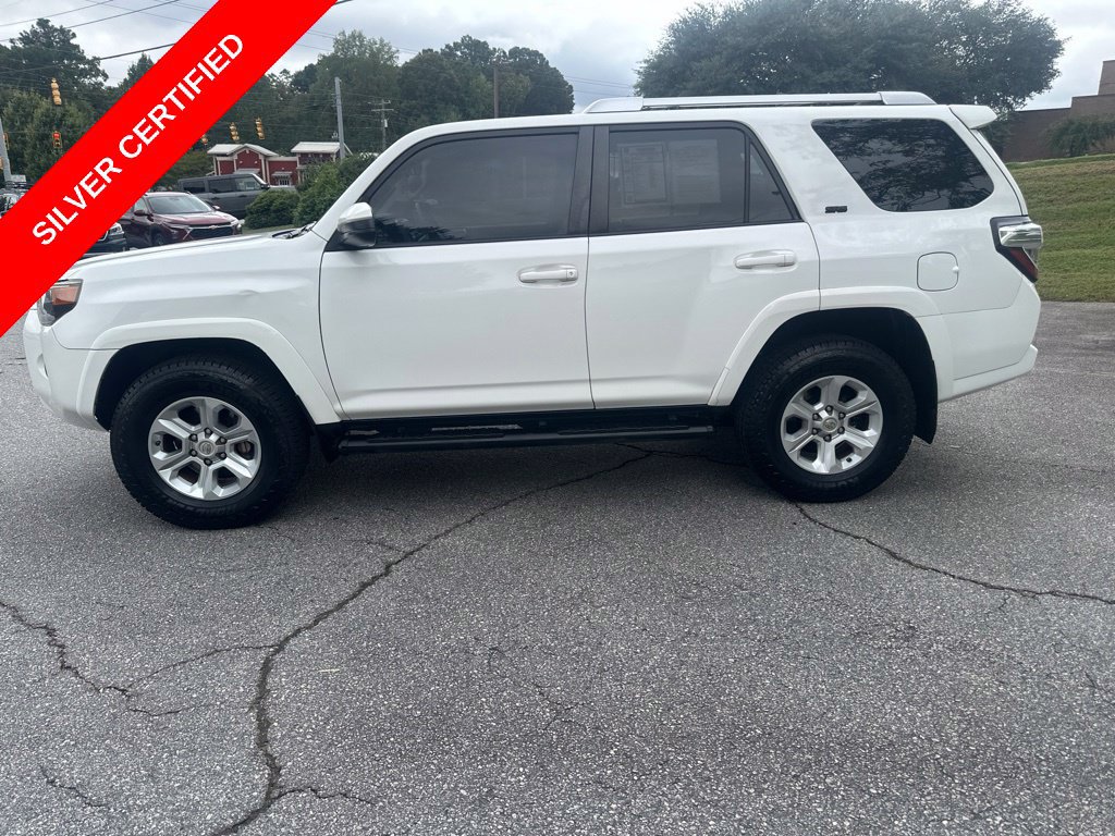 Used 2017 Toyota 4Runner SR5 AWD/4WD image 4