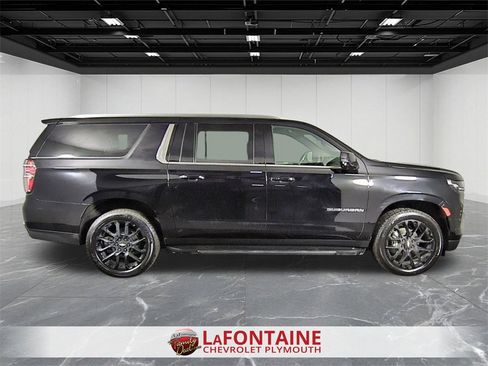 Used 2022 Chevrolet Suburban LT w/ Luxury Package image 9