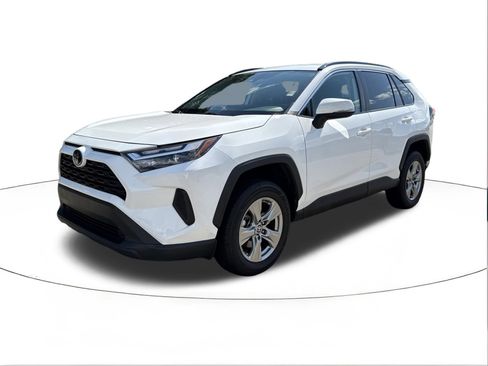 Used 2024 Toyota RAV4 XLE FWD image 7
